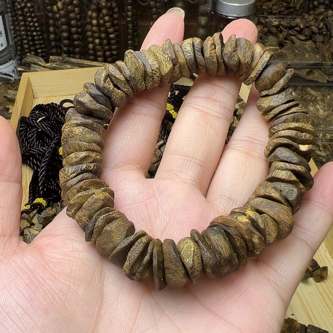 沉香手串树丁包壳随形单圈19克