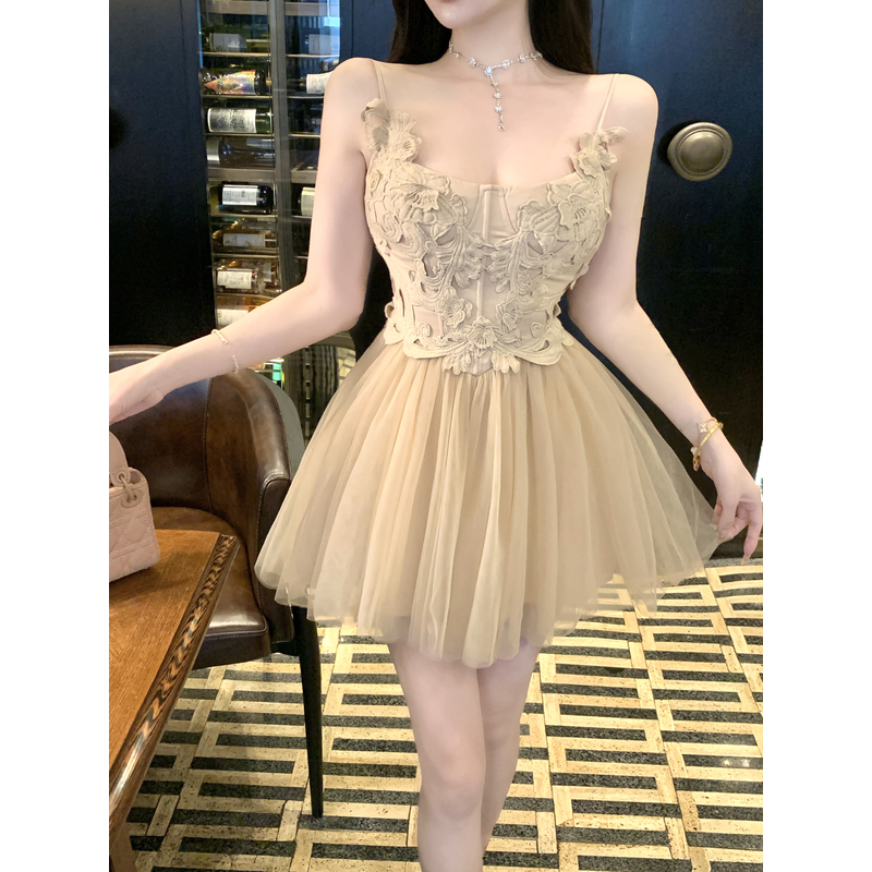 法式绝美气质设计感花边吊带连衣裙女夏季高腰显瘦拼接蓬蓬连衣裙