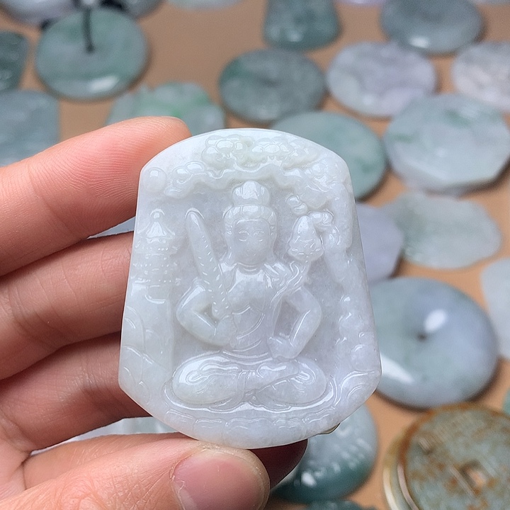 翡翠未镶嵌颈饰虚空