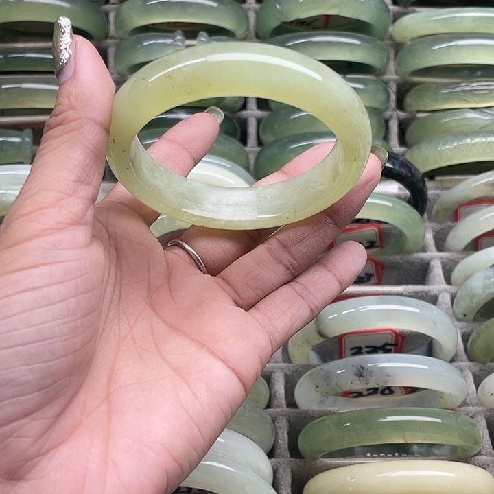 蛇纹石玉未镶嵌手镯223