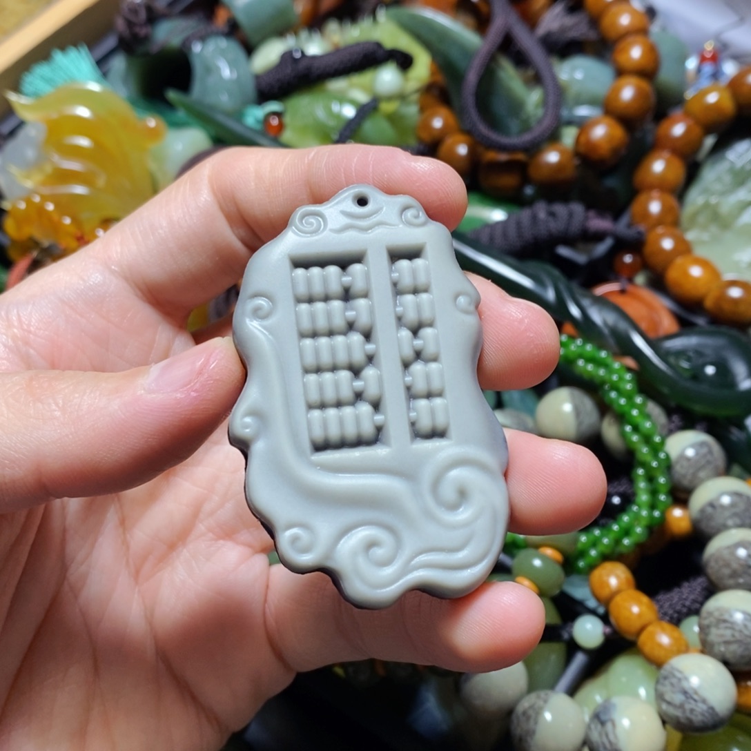 蛇纹石玉未镶嵌颈饰