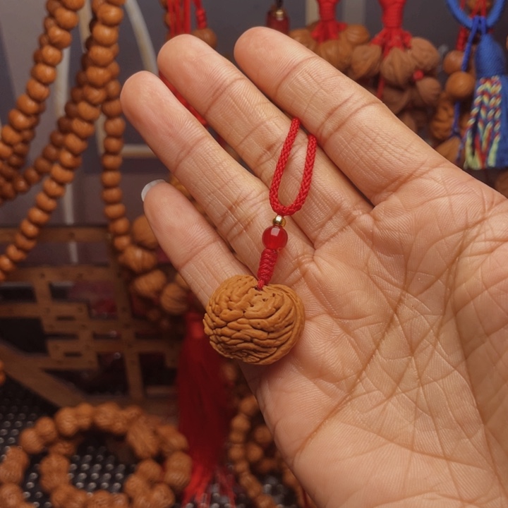 木质类龙纹桃枭挂件