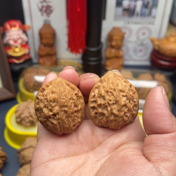 文玩核桃吊坠金牛