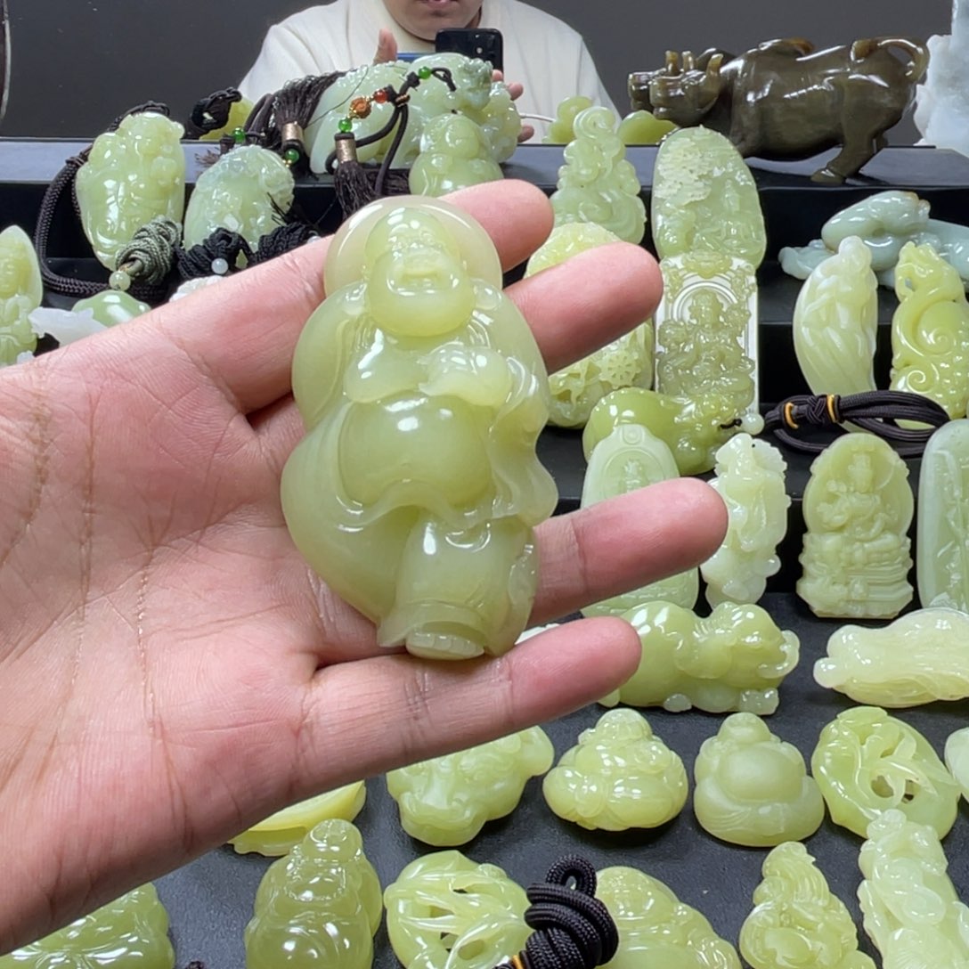 蓝***空和田玉未镶嵌颈饰