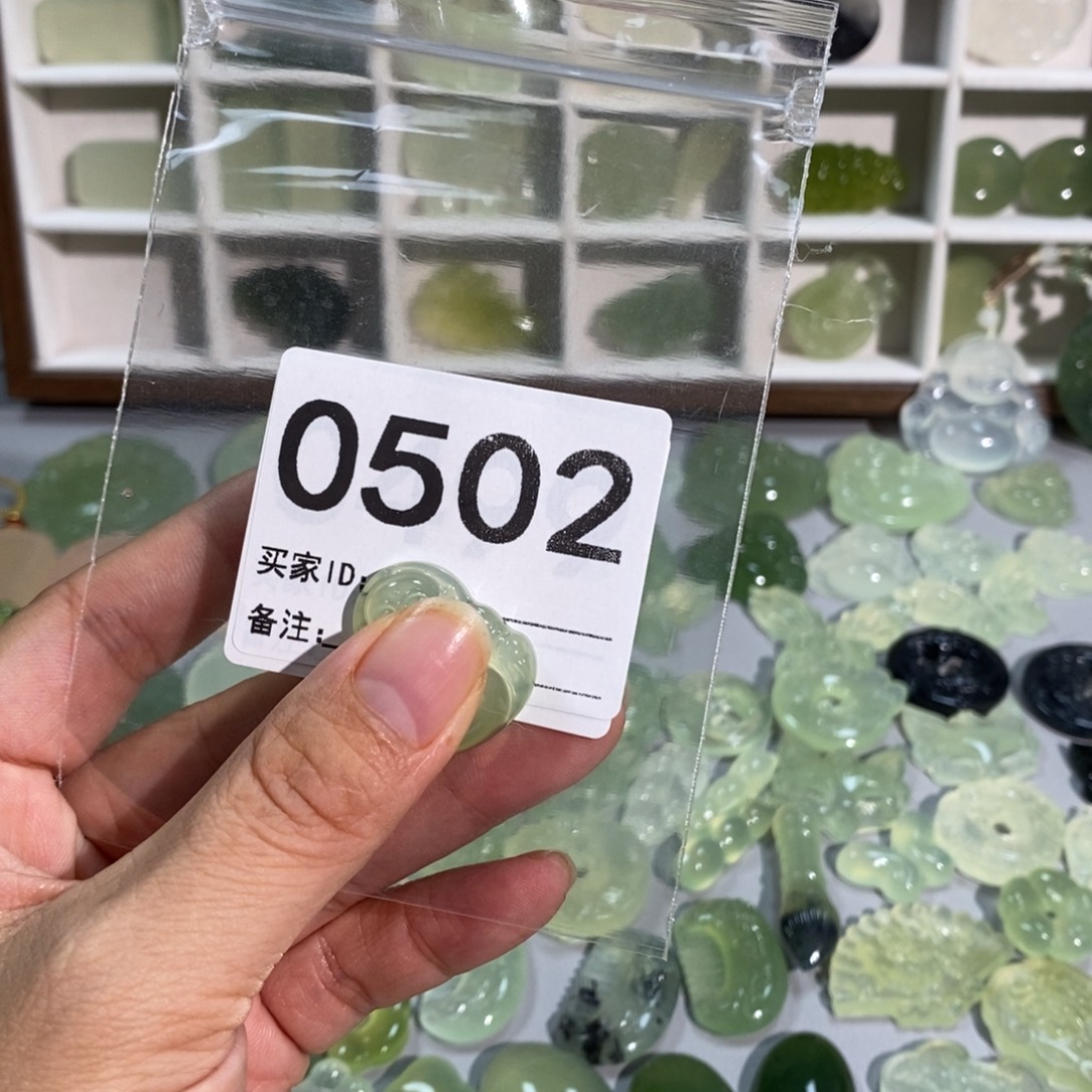 R***.岫玉合金颈饰精美礼品