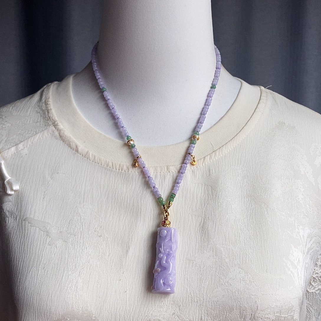 翡翠未镶嵌吊坠(赠链)