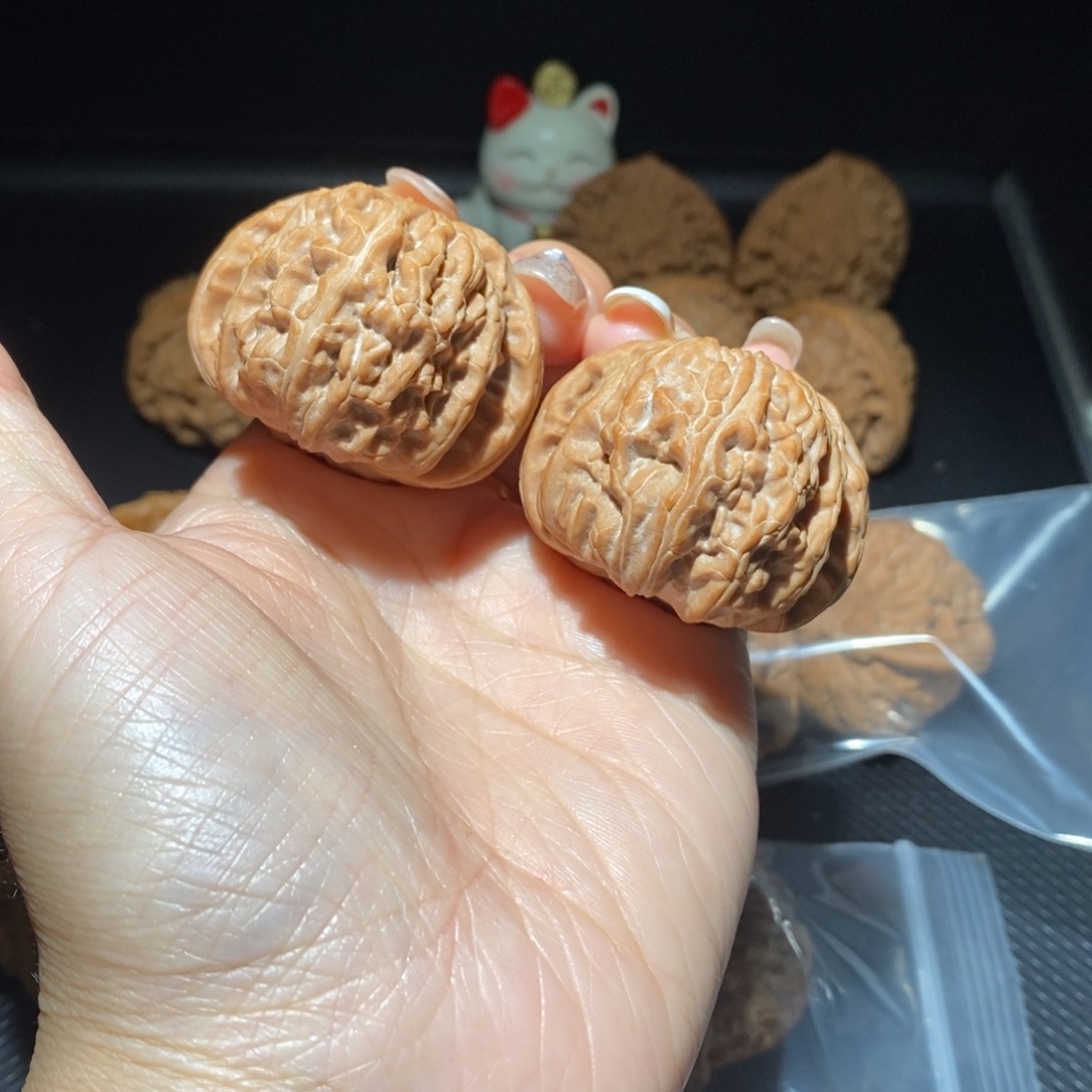 水***朝文玩核桃吊坠白狮子