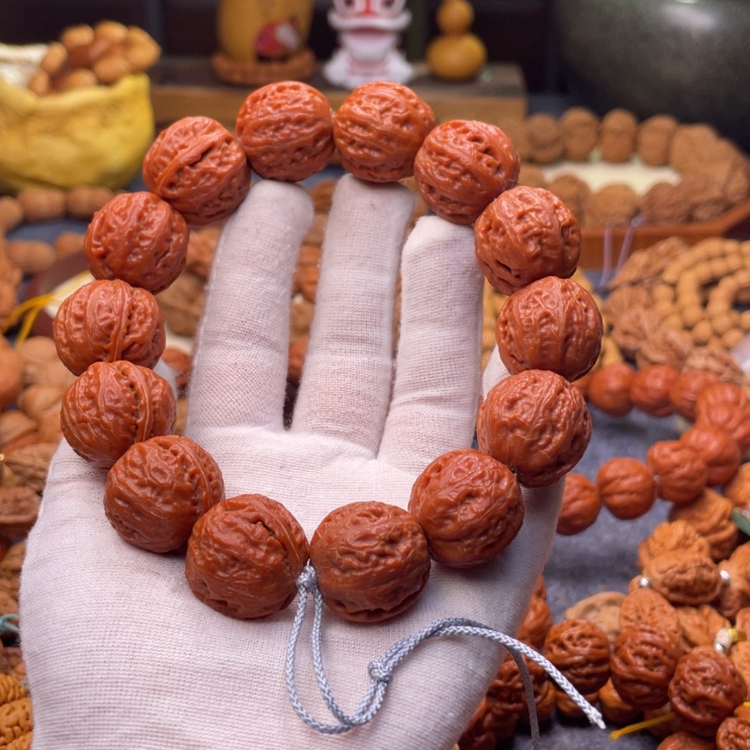 文玩核桃吊坠绣球