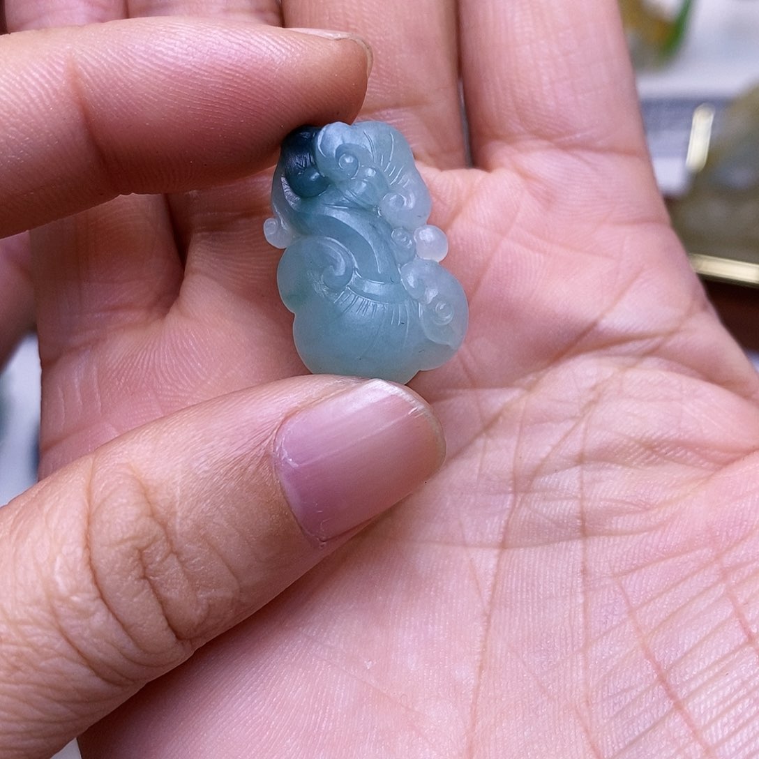 定制翡翠未镶嵌吊坠