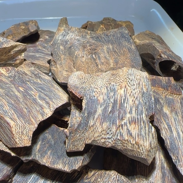 沉香手把件海南老白棋沉水块料100克