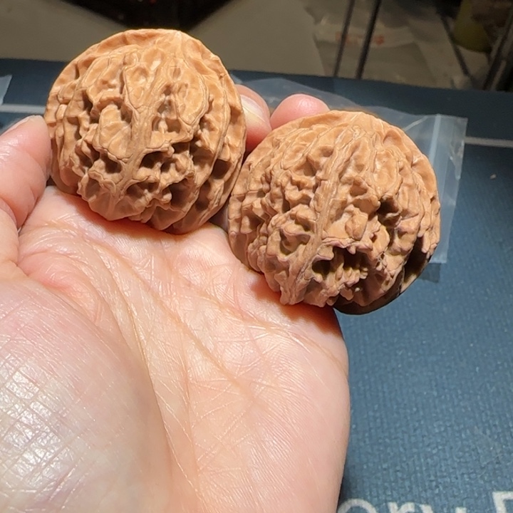 放***尬文玩核桃吊坠苹果园42尖微伤