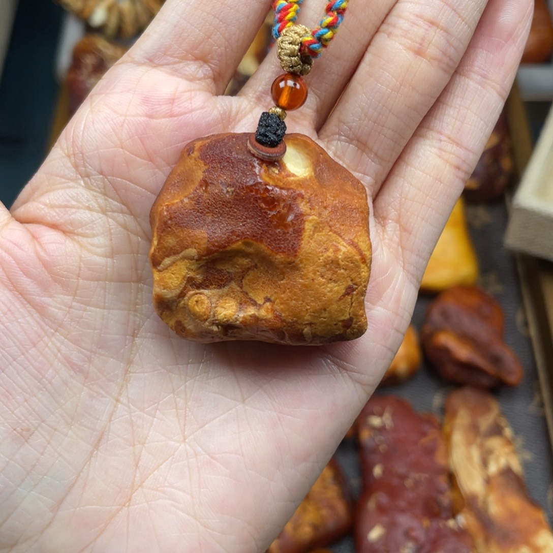 琥珀未镶嵌珠宝奇石