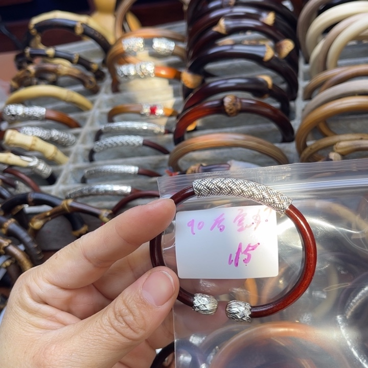 鸡翅木9****妈我们在这里