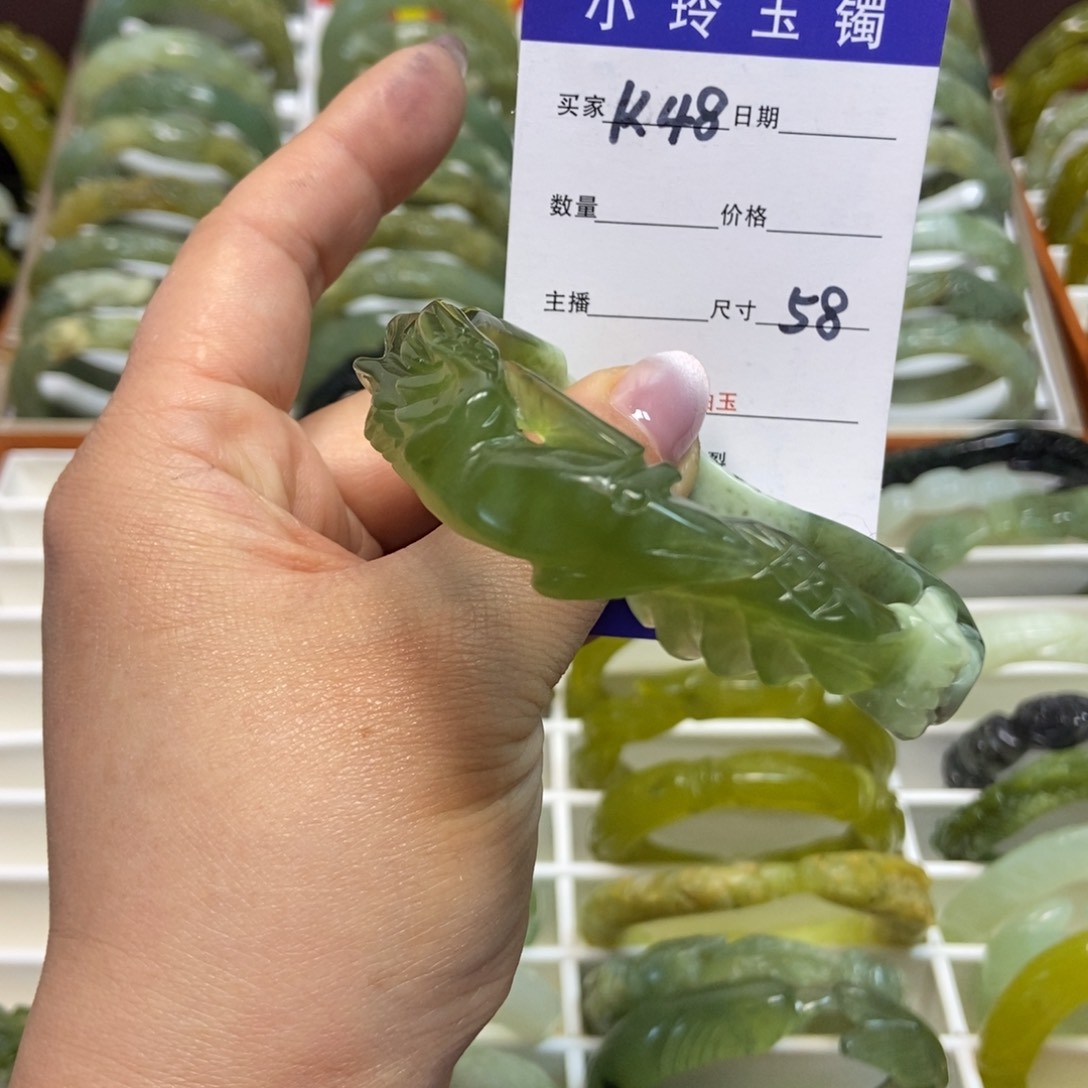 蛇纹石玉手镯未镶嵌