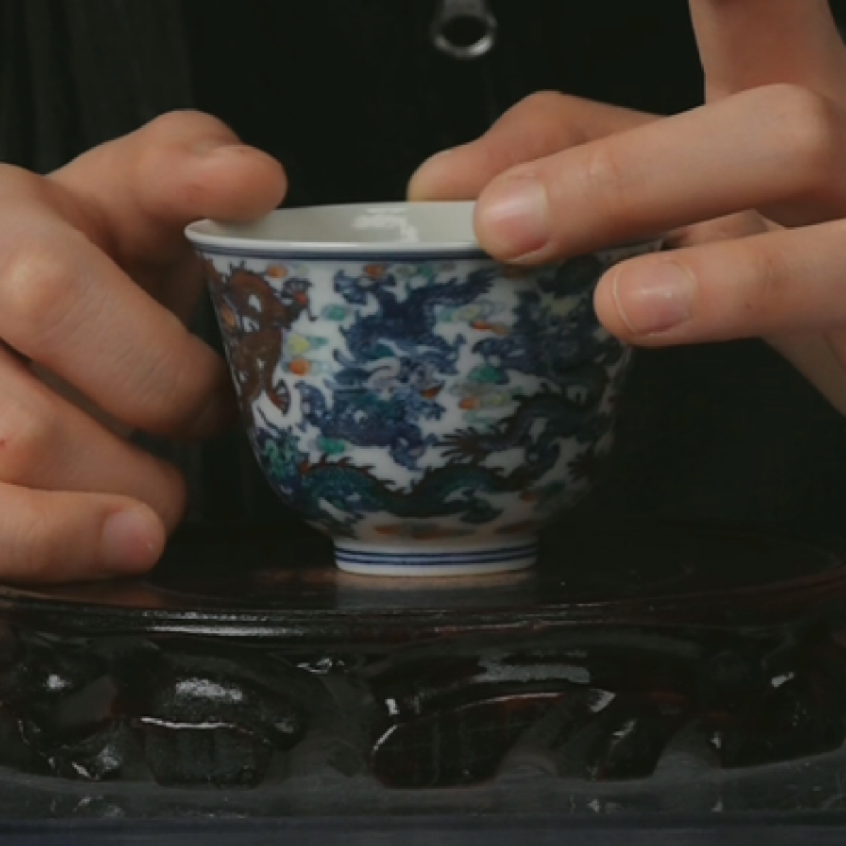 M 斗彩 九龙纹杯