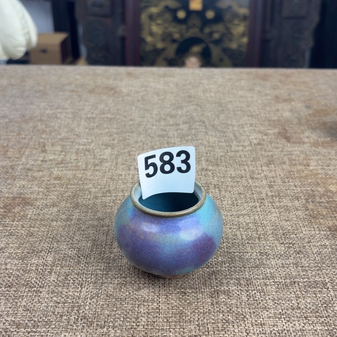 瓷片钧瓷正能力满满的直播间。