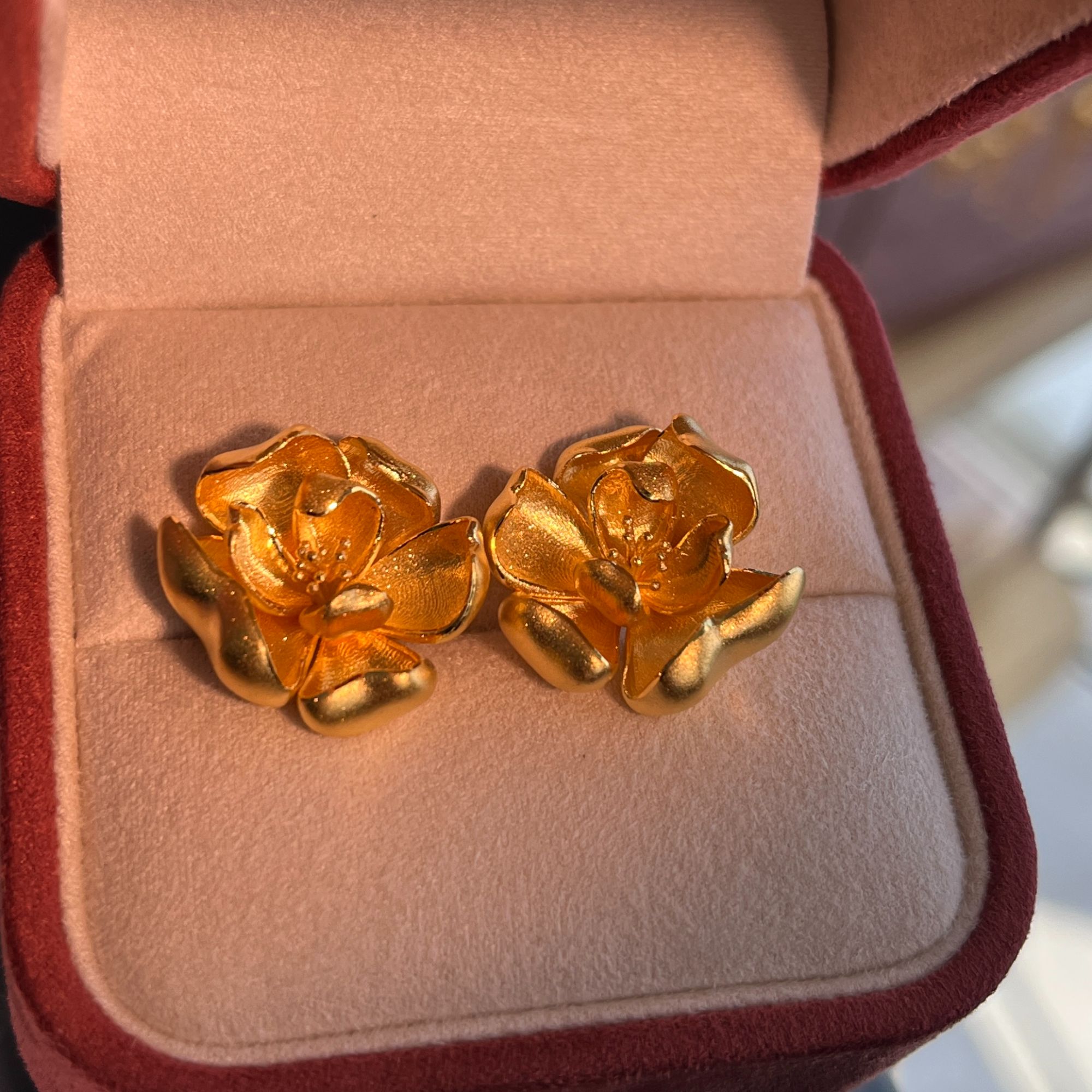 鳳喆錾刻镂空精品工艺设计师款玫瑰花花婚嫁耳钉(一对)足金999