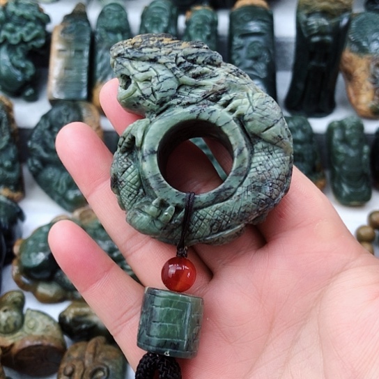 岫岩河磨玉（透闪石质玉）未镶嵌把件
