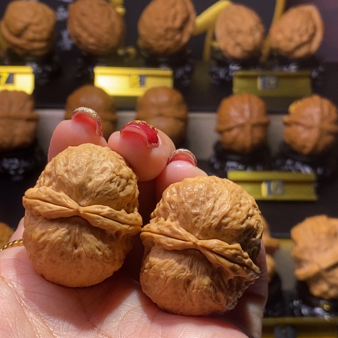 文玩核桃把件烈焰红唇