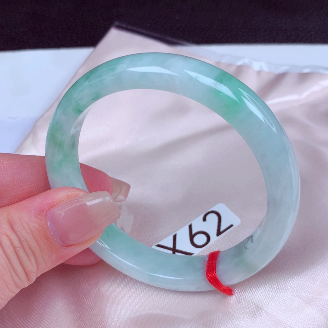 翡翠未镶嵌手镯手镯