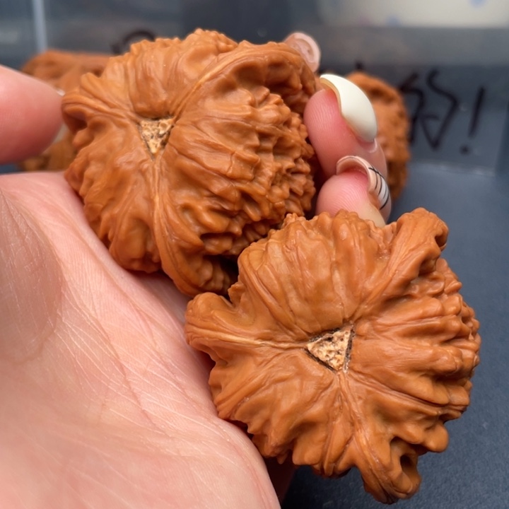 森***文玩核桃吊坠白狮子