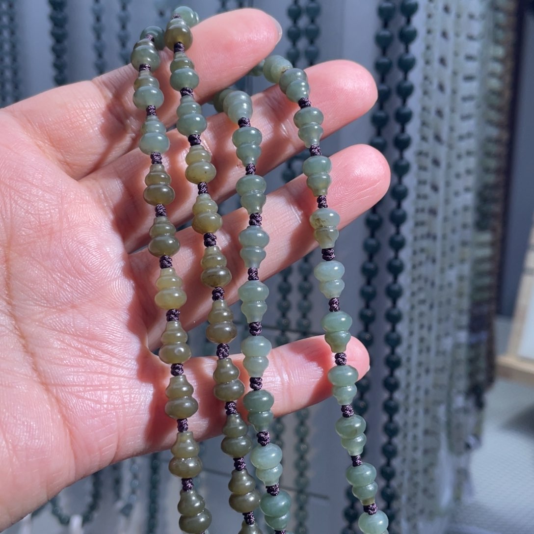 颈饰未镶嵌和田玉（糖玉）