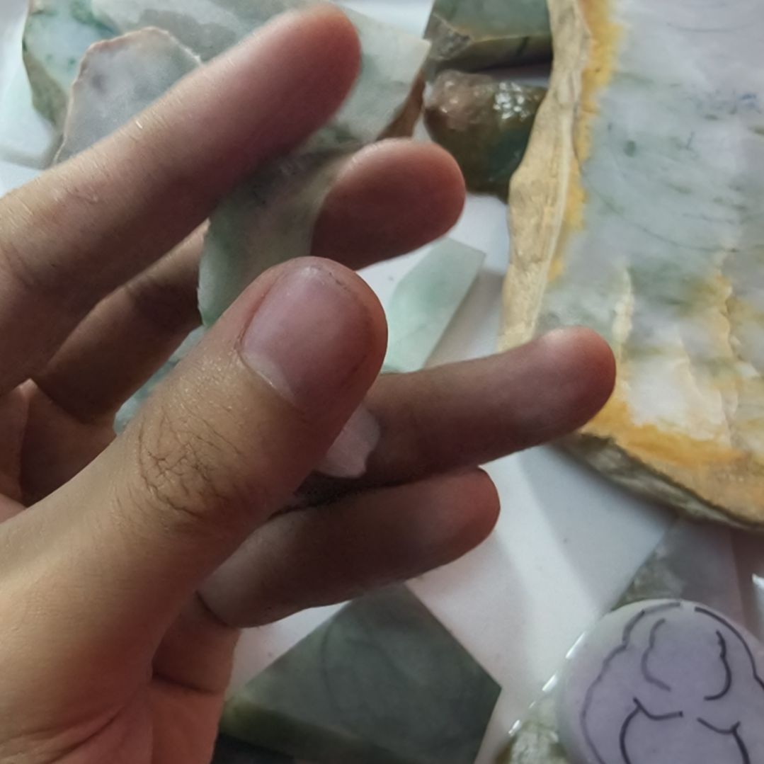 ￴***￴翡翠未镶嵌颈饰翡翠