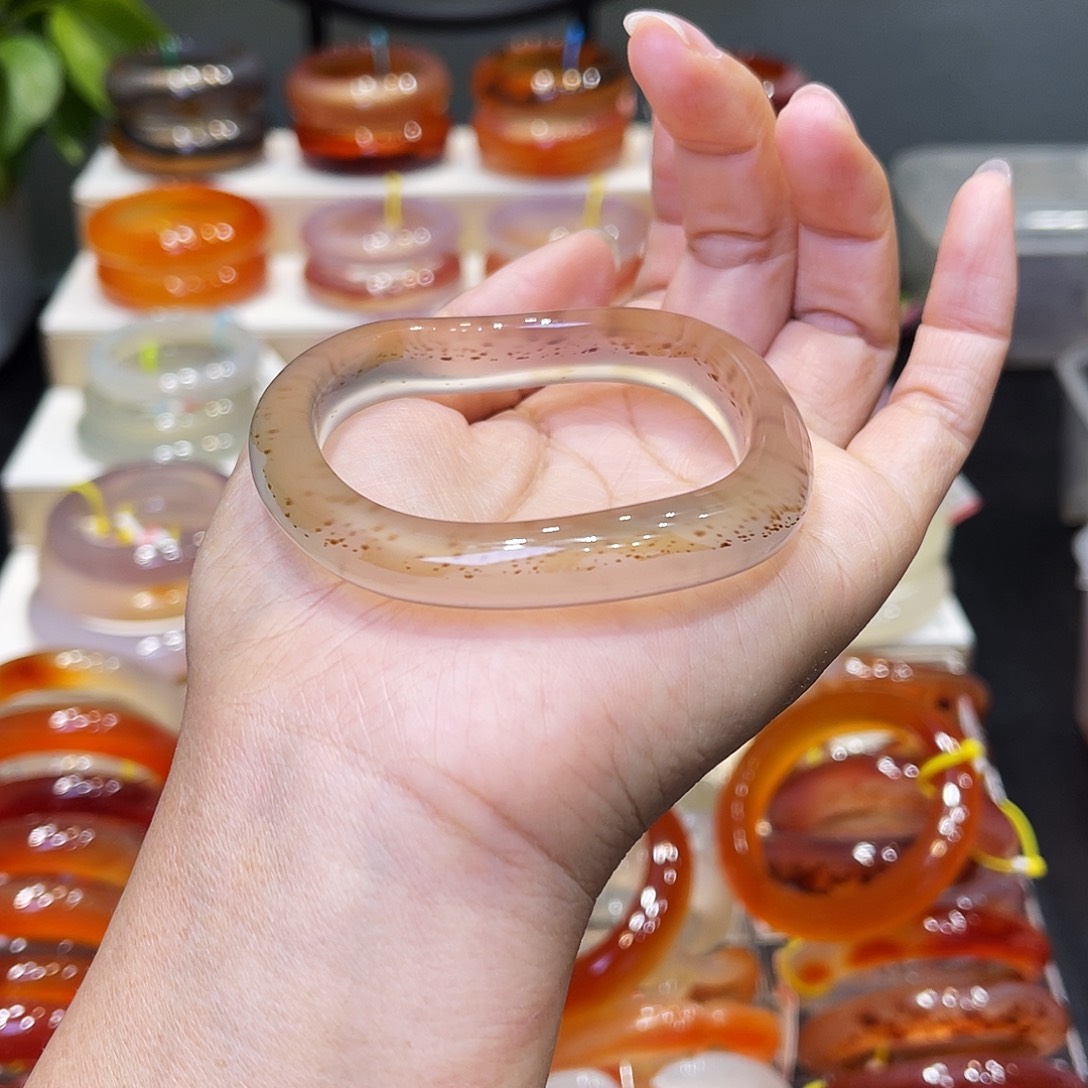 吃***梨玛瑙/玉髓未镶嵌手镯