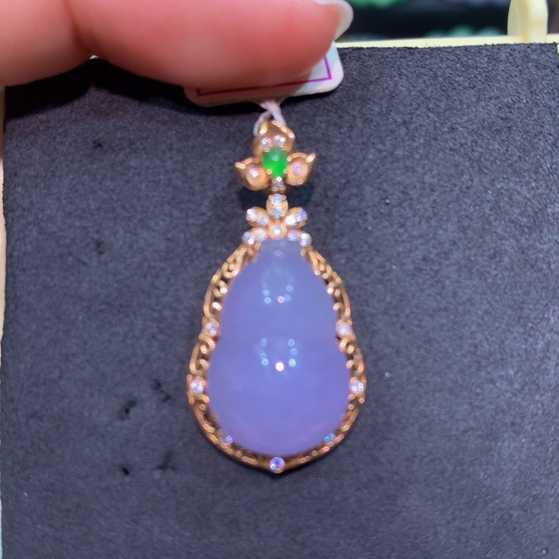 翡翠18K金镶嵌颈饰翡翠