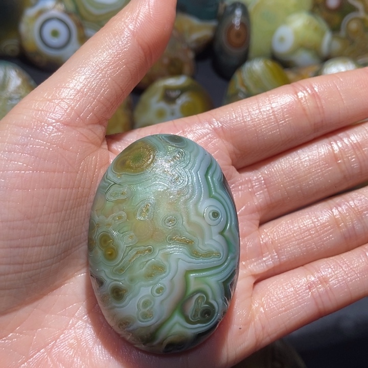 【闪购商品】未镶嵌玛瑙/玉髓珠宝奇石皇**岸
