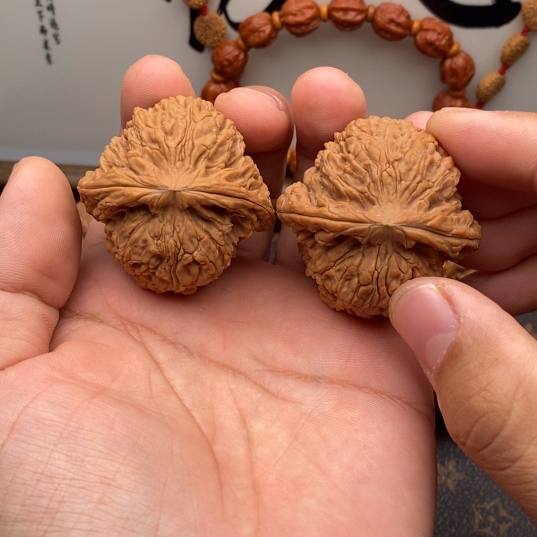 '***六文玩核桃吊坠45球疆