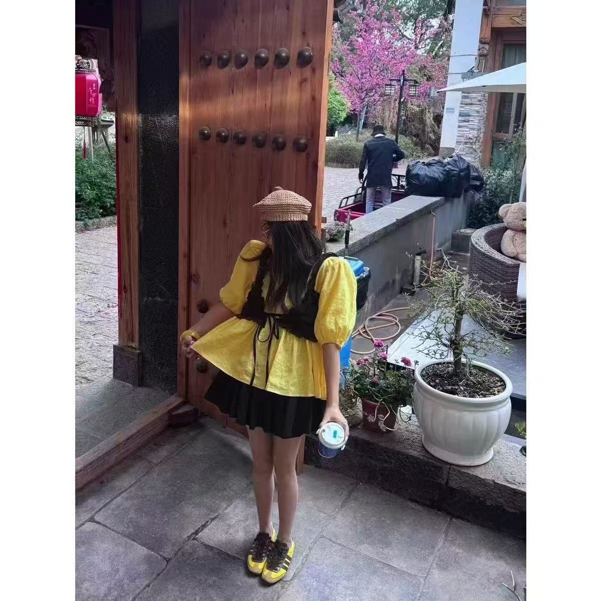 悠悠 韩系甜美蕾丝叠穿背心+泡泡袖小衫两件套装  
