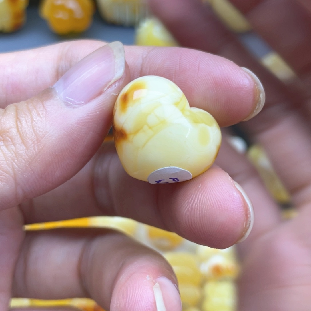 琥珀裸石未镶嵌蜜蜡