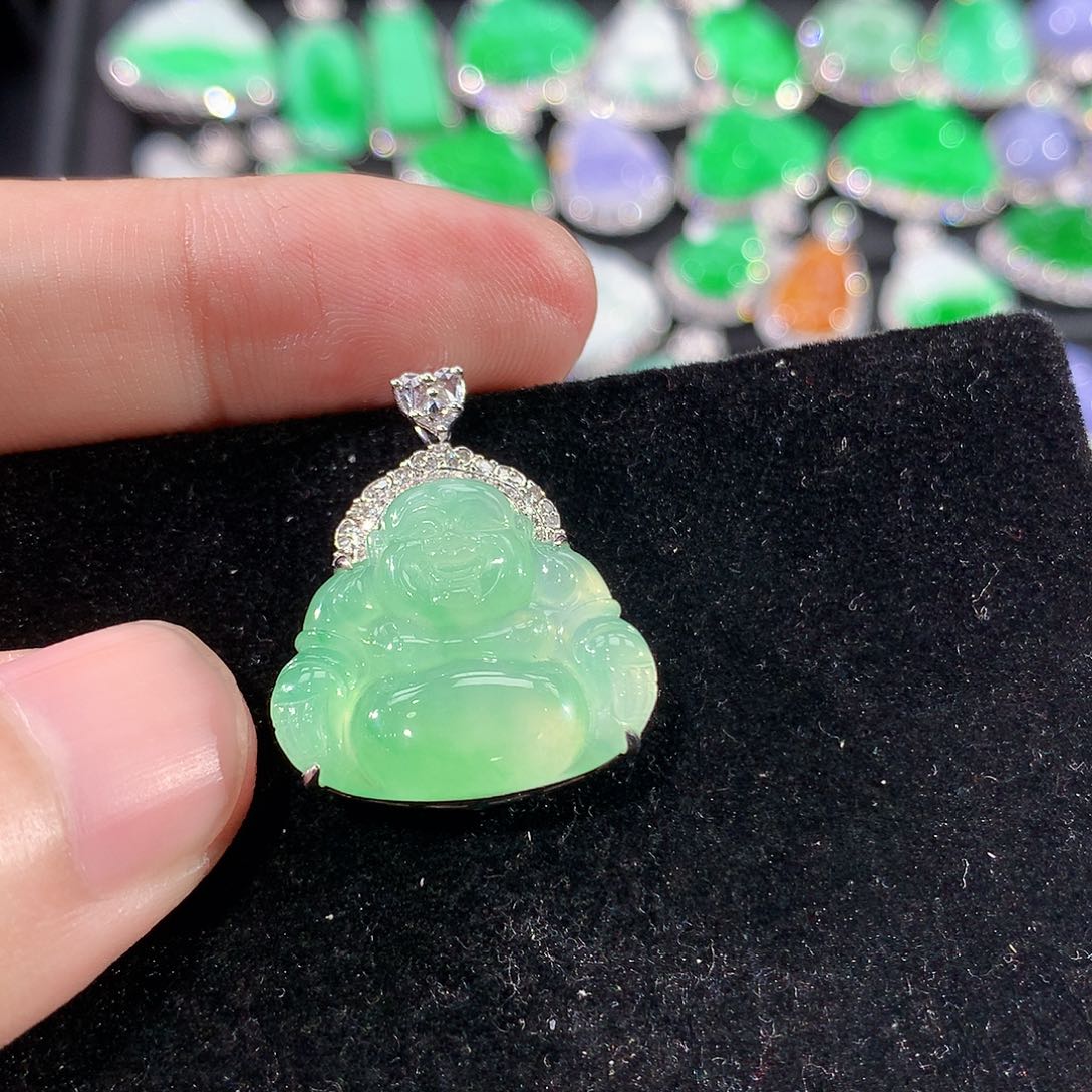 翡翠18K金镶嵌颈饰