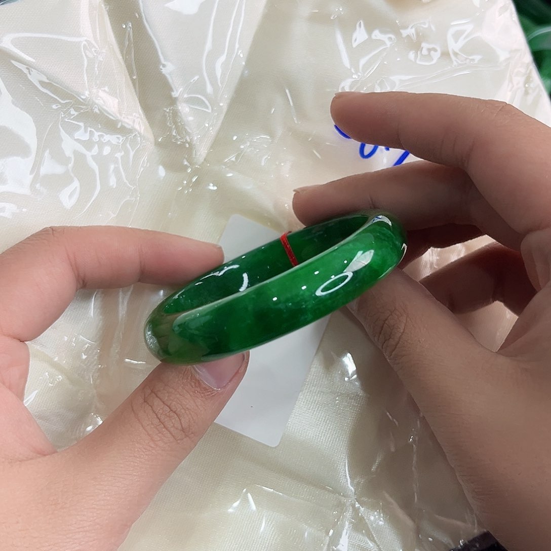 翡翠手镯未镶嵌多样性