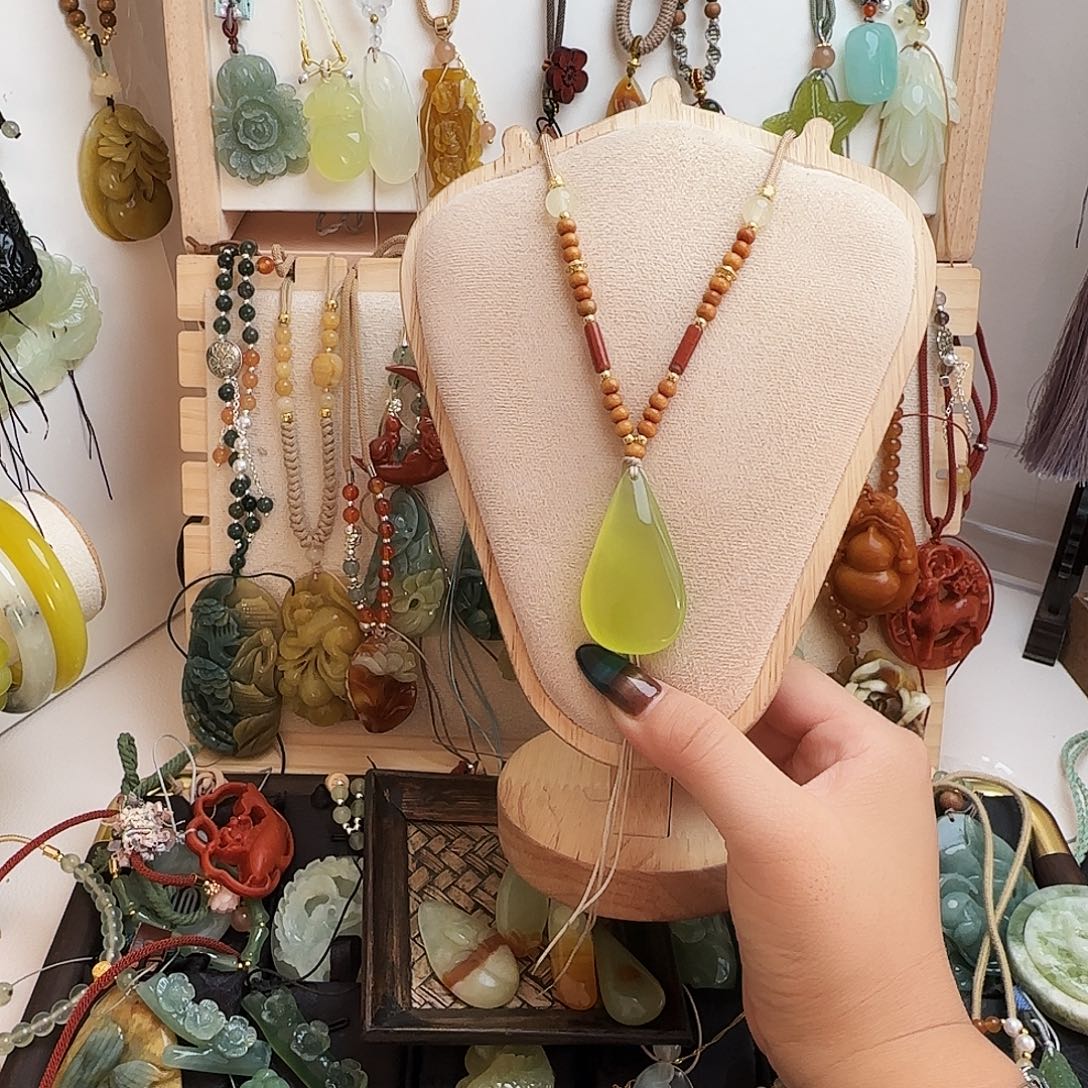 暖****蛇纹石玉合金颈饰