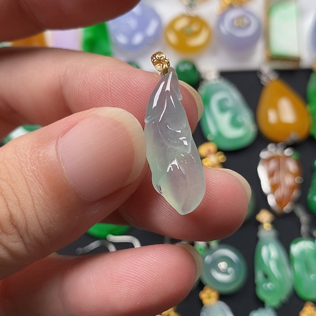 翡翠18K金镶嵌颈饰翡翠