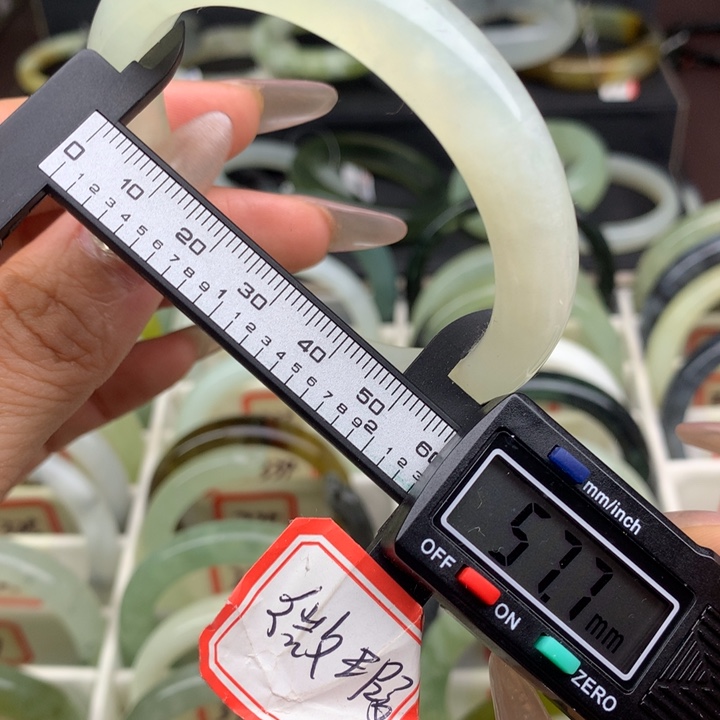 蛇纹石玉未镶嵌手镯356