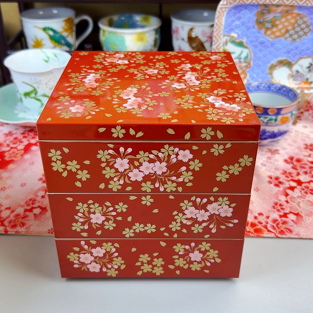 他家茶具瓷器真美！