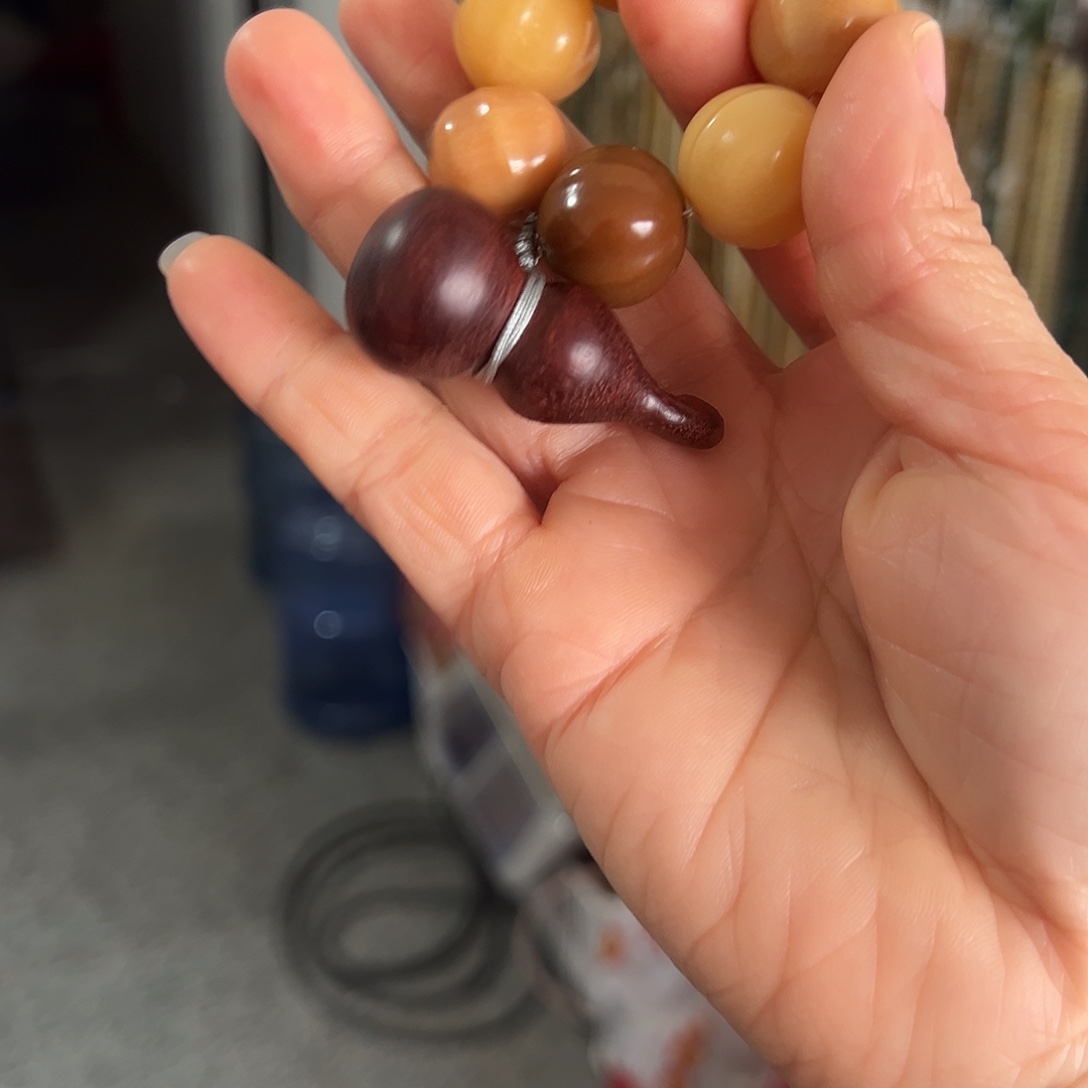 吊坠白玉菩提鲨鱼背