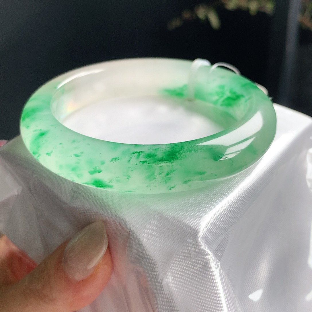 石英质玉手镯未镶嵌小*头