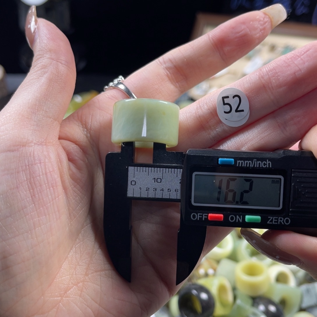 蛇纹石玉未镶嵌戒指