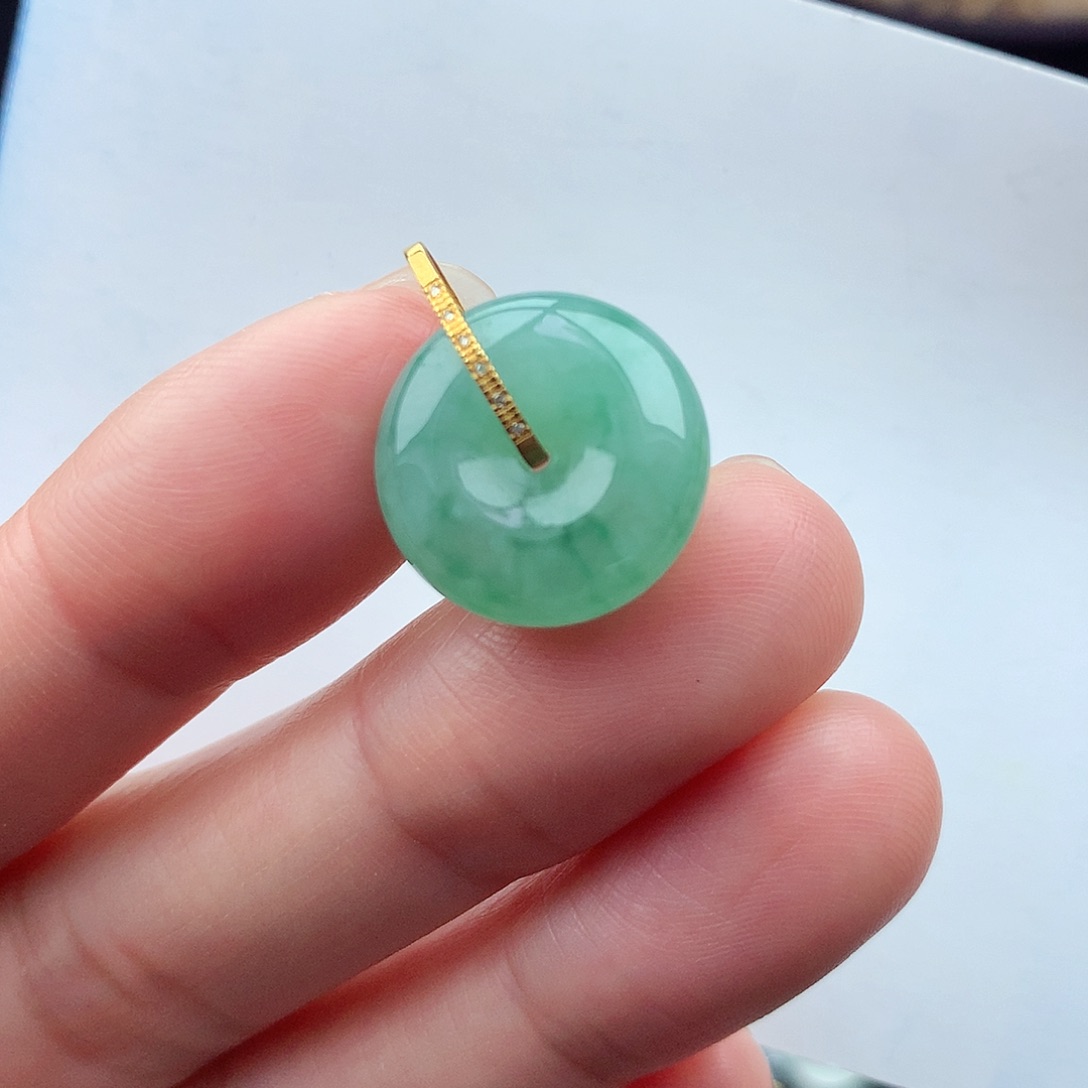 翡翠颈饰18K金镶嵌翡翠