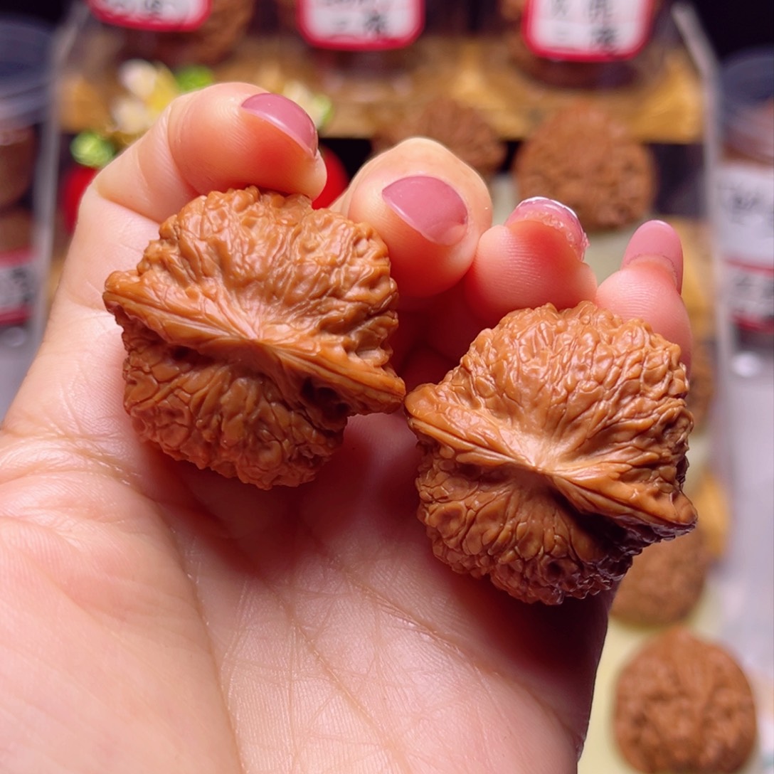 文玩核桃吊坠36尺血麒麟