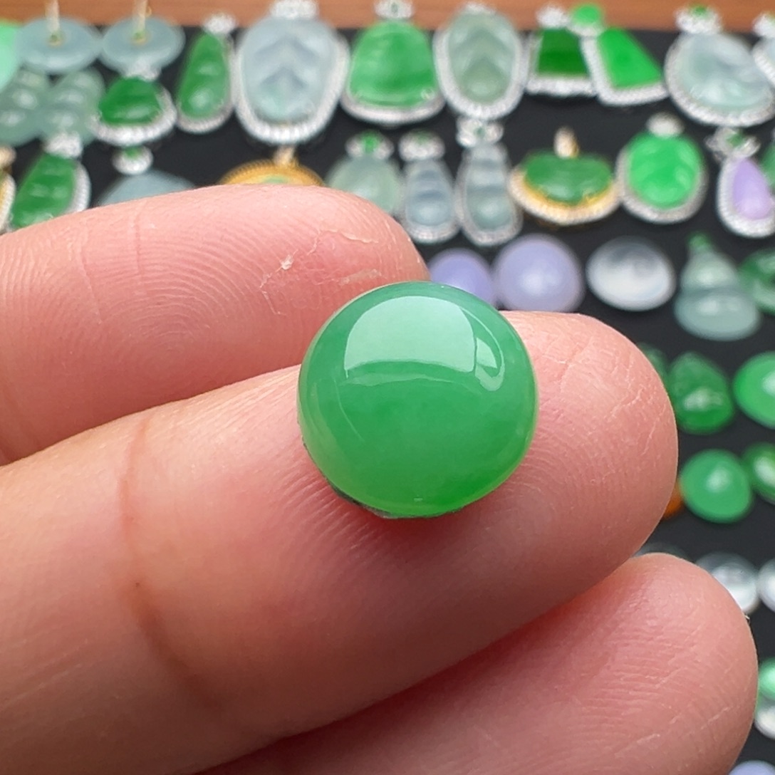 翡翠颈饰未镶嵌蛋9.6