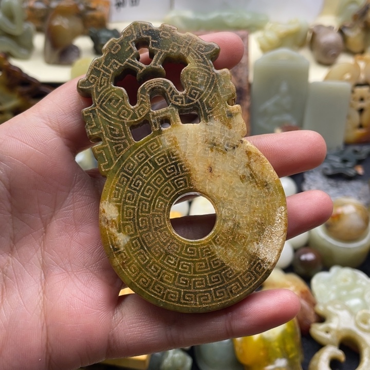 蛇纹石玉颈饰未镶嵌1867