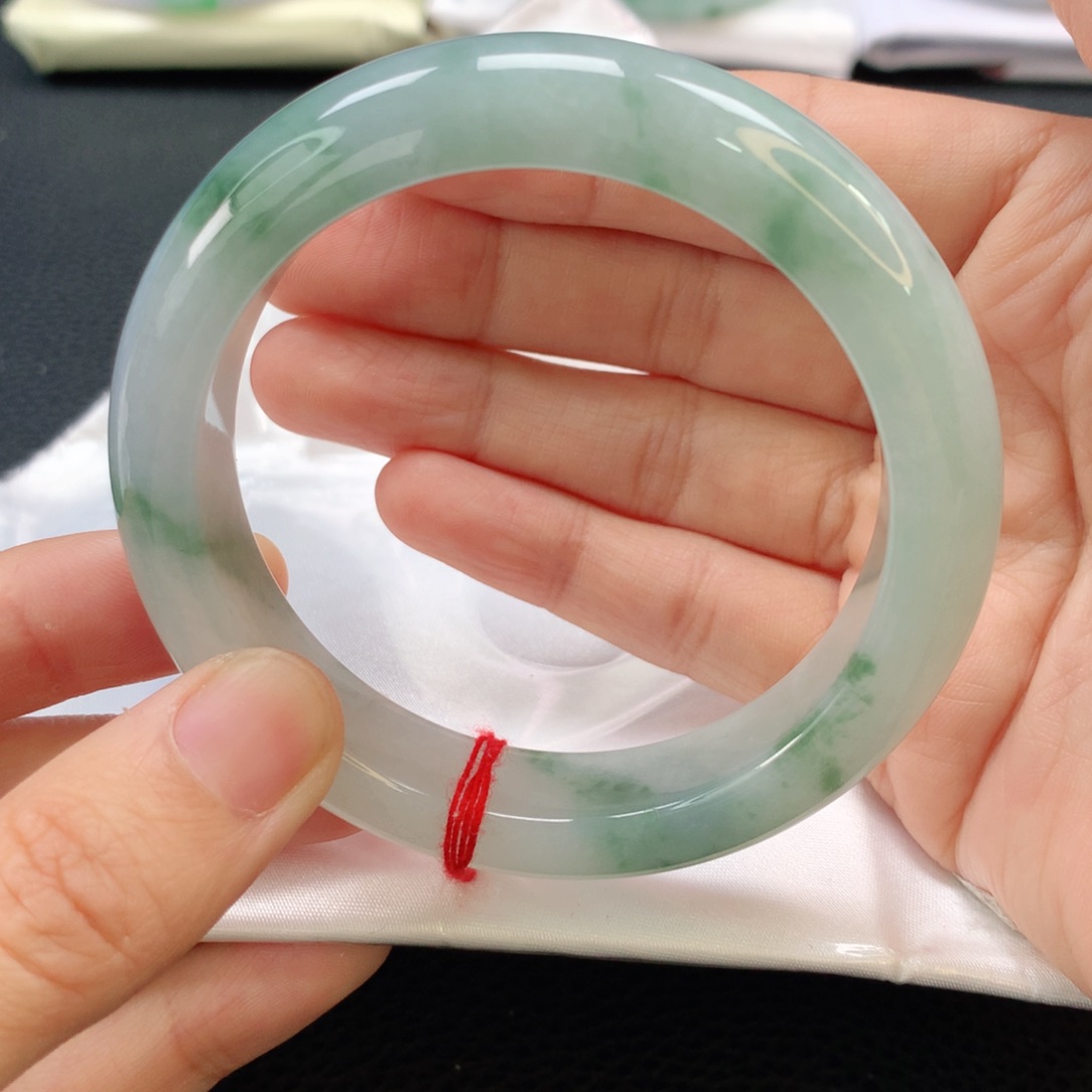 翡翠手镯未镶嵌翡翠56