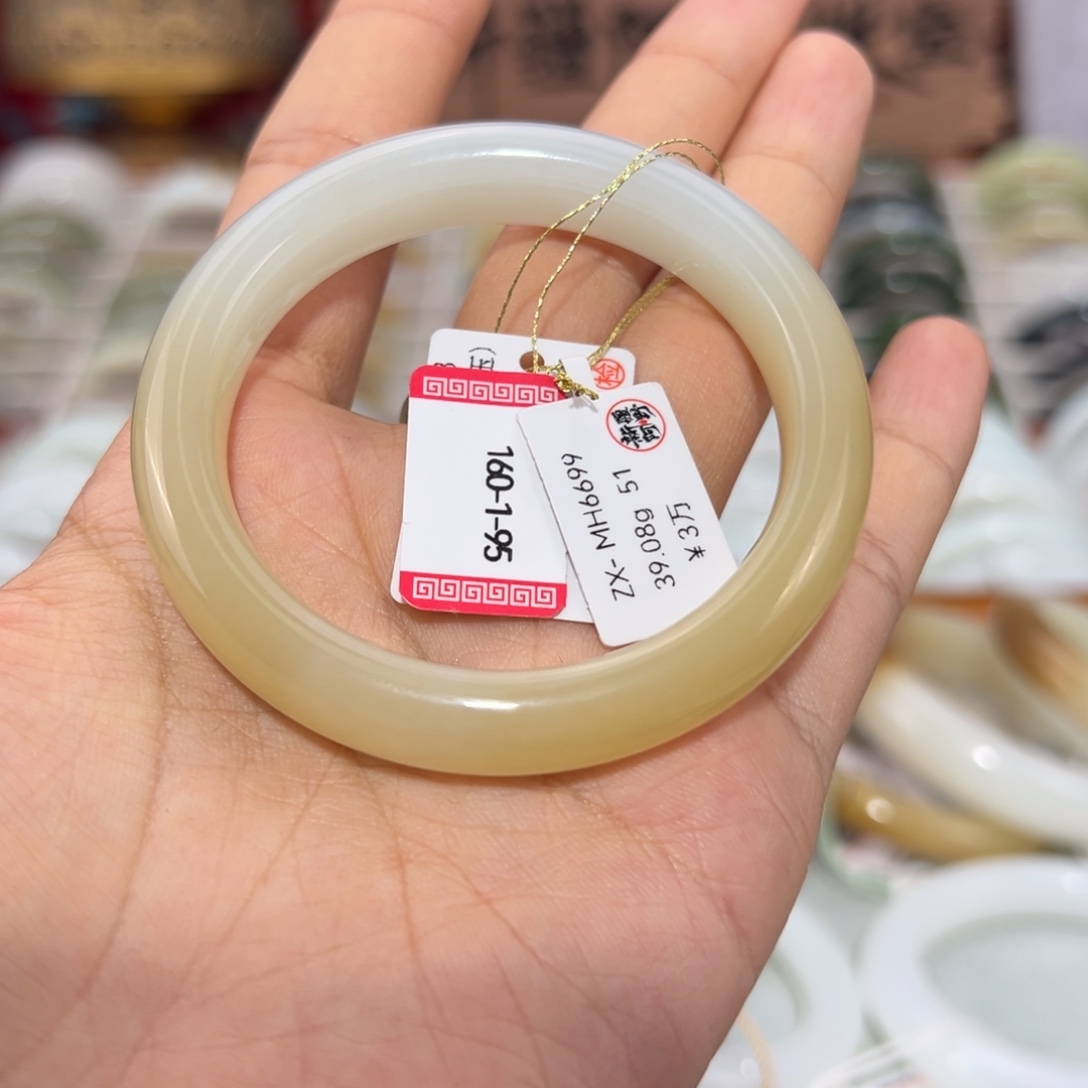 和田玉（糖玉）未镶嵌手镯糖白 半山水 蜂蜜水