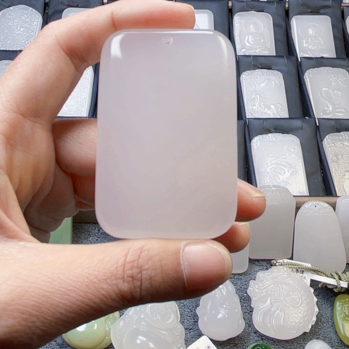 石英质玉（金丝玉）颈饰未镶嵌腾*新疆金丝玉双面雕刻