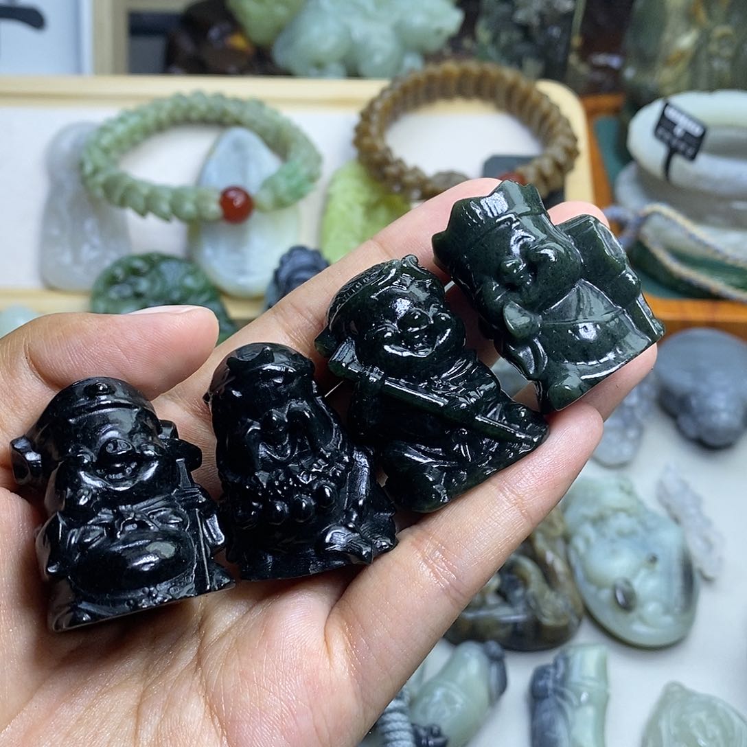 和田玉未镶嵌颈饰哎*呀